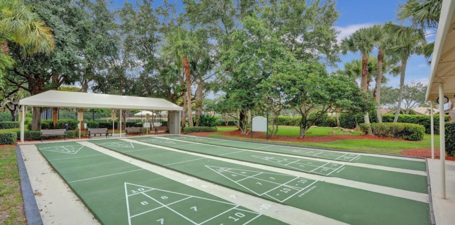 House in Boynton Beach, Florida 3 bedrooms, 236.34 sq.m. № 1207336