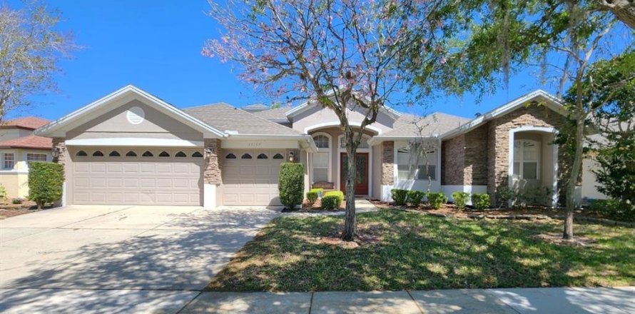 House in Orlando, Florida 5 bedrooms, 323.86 sq.m. № 1789515