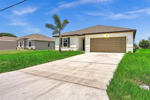 House in Port St. Lucie, Florida 4 bedrooms, 259.2 sq.m. № 1752477 - photo 2