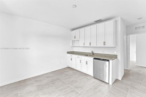 House in Port St. Lucie, Florida 4 bedrooms, 259.2 sq.m. № 1752477 - photo 7