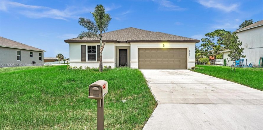 House in Port St. Lucie, Florida 4 bedrooms, 259.2 sq.m. № 1752477