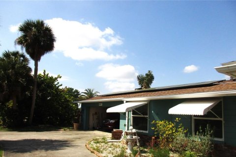 House in Port Charlotte, Florida 2 bedrooms, 149.85 sq.m. № 2107608