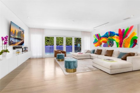 House in Miami Beach, Florida 5 bedrooms, 286.7 sq.m. № 2152446 - photo 4