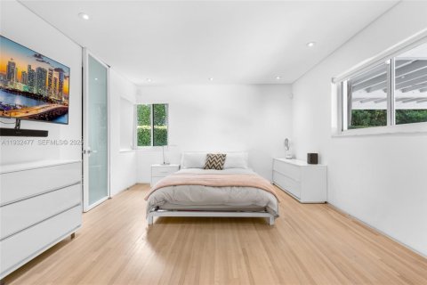 House in Miami Beach, Florida 5 bedrooms, 286.7 sq.m. № 2152446 - photo 24