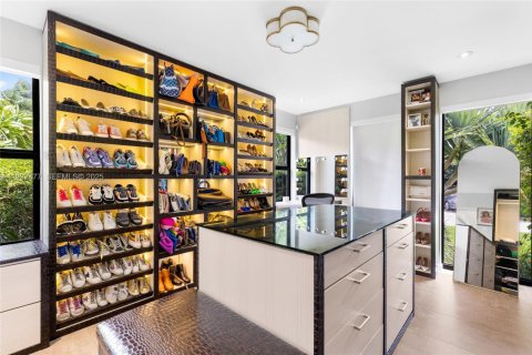 House in Miami Beach, Florida 5 bedrooms, 286.7 sq.m. № 2152446 - photo 17
