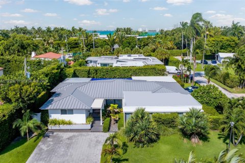 House in Miami Beach, Florida 5 bedrooms, 286.7 sq.m. № 2152446