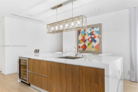 House in Miami Beach, Florida 5 bedrooms, 286.7 sq.m. № 2152446 - photo 9