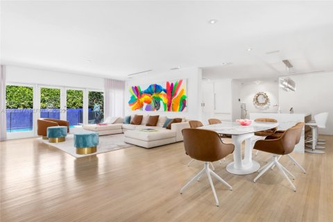 House in Miami Beach, Florida 5 bedrooms, 286.7 sq.m. № 2152446 - photo 6