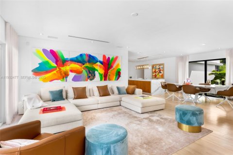 House in Miami Beach, Florida 5 bedrooms, 286.7 sq.m. № 2152446 - photo 5