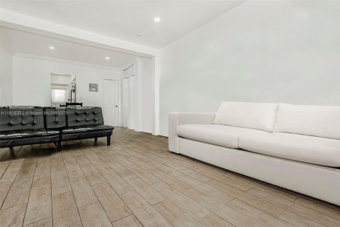 Снять в аренду кондоминиум в Майами-Бич, Флорида 38.74м2, № 1973191 - фото 2