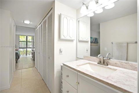 Condo in Fort Lauderdale, Florida, 2 bedrooms  № 1779496 - photo 18