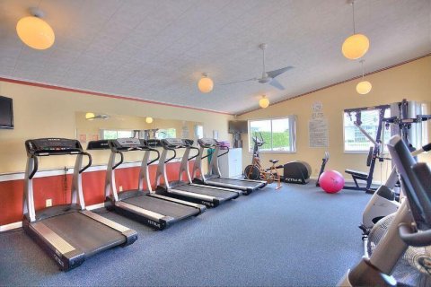 Condo in Lake Worth, Florida, 2 bedrooms № 2247701 - photo 15