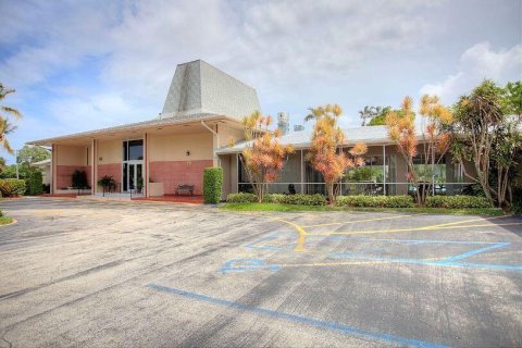 Condo in Lake Worth, Florida, 2 bedrooms № 2247701 - photo 18