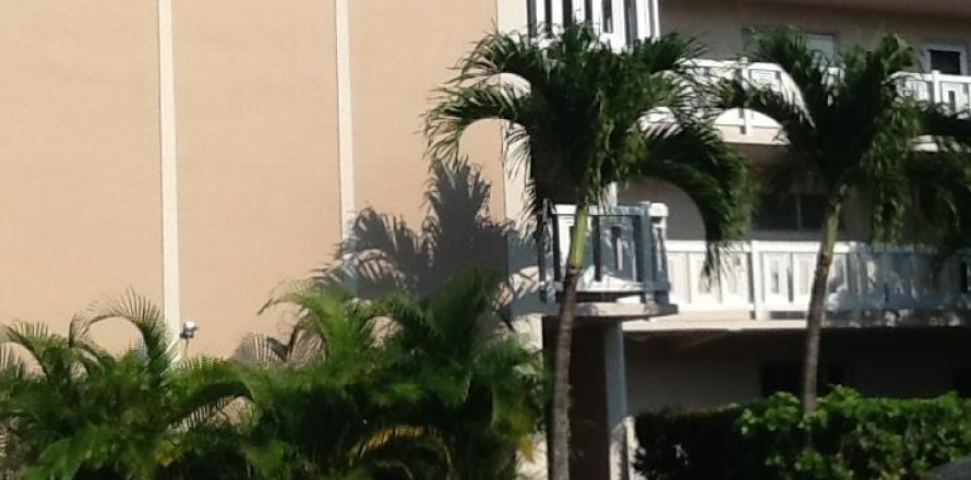 Condo in Lake Worth, Florida, 2 bedrooms № 2247701