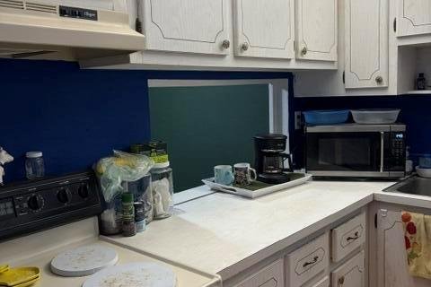 Condo in Lake Worth, Florida, 2 bedrooms № 2247701 - photo 2
