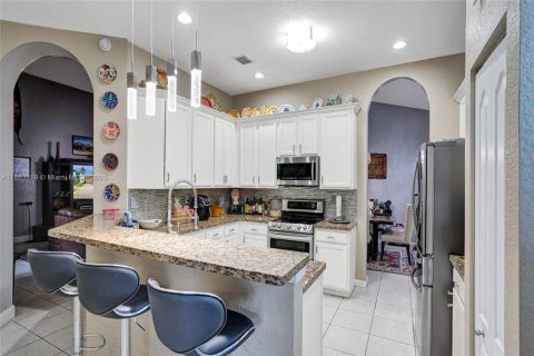 House in Miramar, Florida 4 bedrooms, 244.7 sq.m. № 1891682 - photo 16