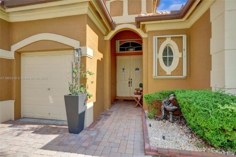 House in Miramar, Florida 4 bedrooms, 244.7 sq.m. № 1891682 - photo 3