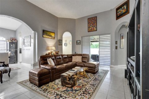House in Miramar, Florida 4 bedrooms, 244.7 sq.m. № 1891682 - photo 7