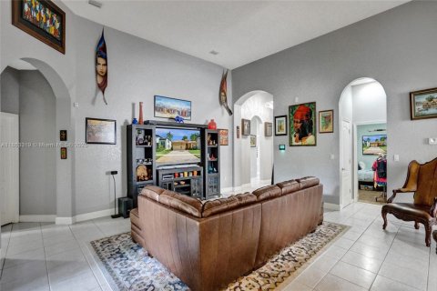 House in Miramar, Florida 4 bedrooms, 244.7 sq.m. № 1891682 - photo 8
