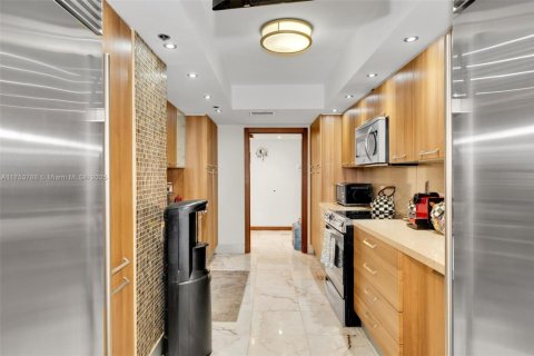 Copropriété à vendre à Bal Harbour, Floride: 2 chambres, 182.74 m2 № 1963130 - photo 15