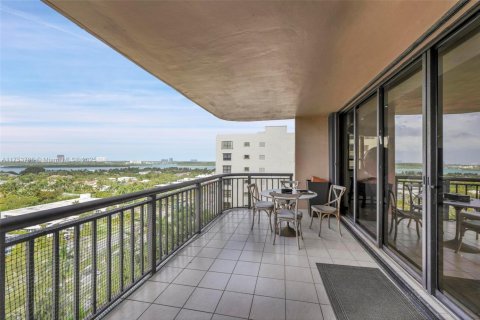 Copropriété à vendre à Bal Harbour, Floride: 2 chambres, 182.74 m2 № 1963130 - photo 11