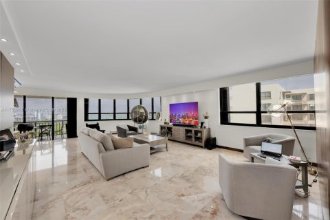Copropriété à vendre à Bal Harbour, Floride: 2 chambres, 182.74 m2 № 1963130 - photo 2