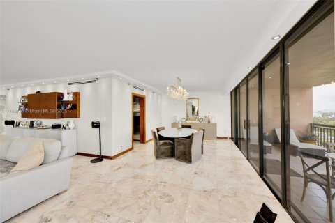 Copropriété à vendre à Bal Harbour, Floride: 2 chambres, 182.74 m2 № 1963130 - photo 6