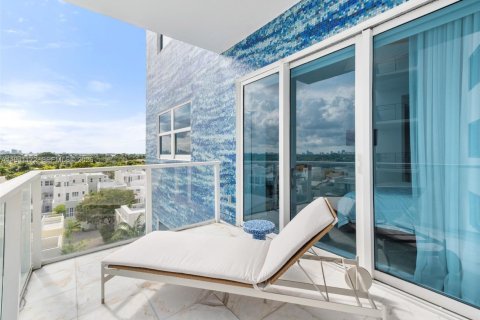 Condo in Miami Beach, Florida, 2 bedrooms  № 1999077 - photo 11