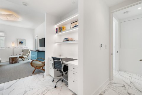 Condo in Miami Beach, Florida, 2 bedrooms  № 1999077 - photo 8