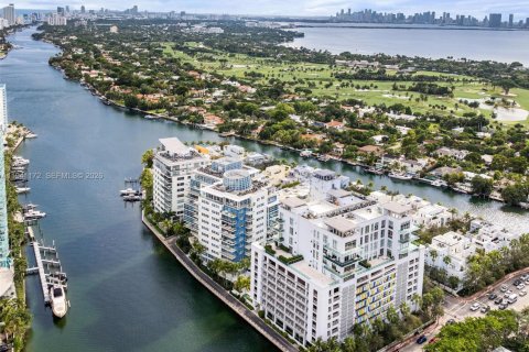 Condo in Miami Beach, Florida, 2 bedrooms  № 1999077 - photo 14