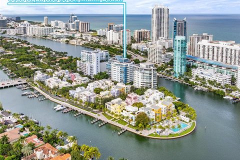 Condo in Miami Beach, Florida, 2 bedrooms  № 1999077 - photo 13