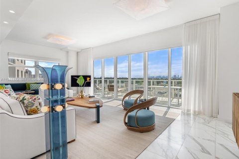 Condo in Miami Beach, Florida, 2 bedrooms  № 1999077 - photo 1
