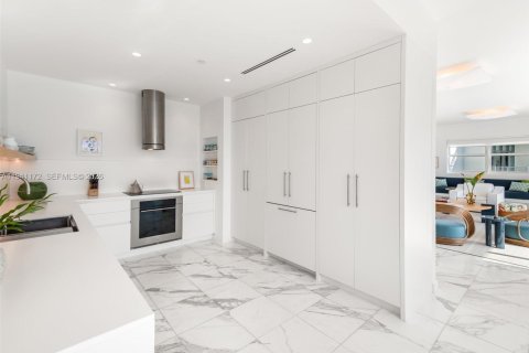 Condo in Miami Beach, Florida, 2 bedrooms  № 1999077 - photo 5