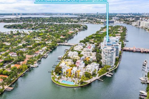 Condo in Miami Beach, Florida, 2 bedrooms  № 1999077 - photo 15