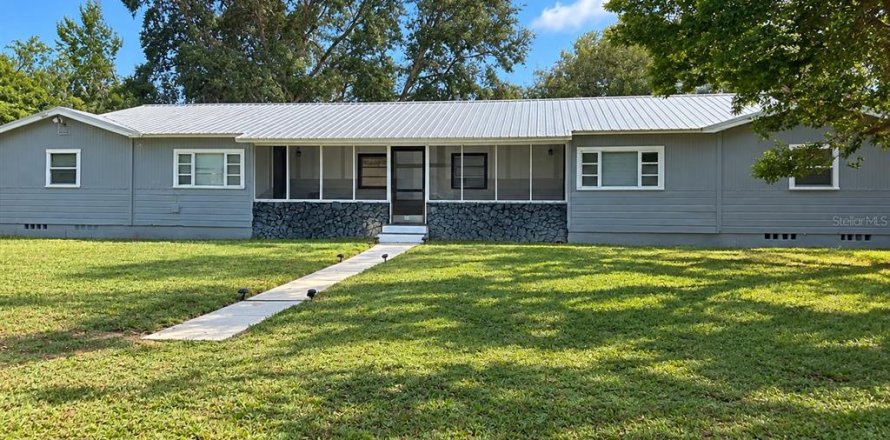 Immobilier commercial à DeLand, Floride 4 chambres, 187.29 m2 № 2390879