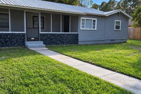 Immobilier commercial à vendre à DeLand, Floride: 4 chambres, 187.29 m2 № 2390879 - photo 2