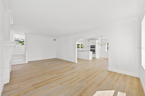 Casa en alquiler en Saint Petersburg, Florida, 3 dormitorios, 183.39 m2 № 1870715 - foto 9