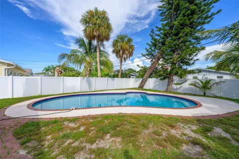 Casa en alquiler en Saint Petersburg, Florida, 3 dormitorios, 183.39 m2 № 1870715 - foto 30