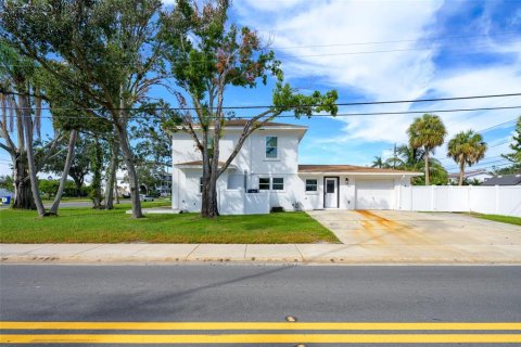 Casa en alquiler en Saint Petersburg, Florida, 3 dormitorios, 183.39 m2 № 1870715 - foto 2