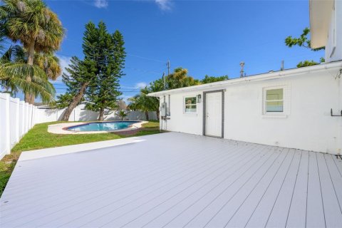 Casa en alquiler en Saint Petersburg, Florida, 3 dormitorios, 183.39 m2 № 1870715 - foto 27