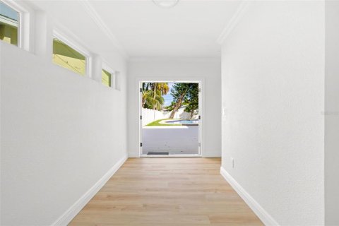 Casa en alquiler en Saint Petersburg, Florida, 3 dormitorios, 183.39 m2 № 1870715 - foto 13