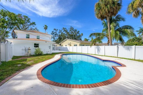 Casa en alquiler en Saint Petersburg, Florida, 3 dormitorios, 183.39 m2 № 1870715 - foto 3