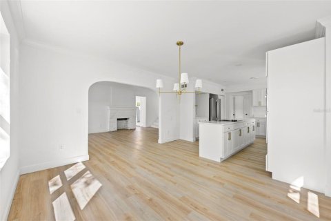 Casa en alquiler en Saint Petersburg, Florida, 3 dormitorios, 183.39 m2 № 1870715 - foto 8