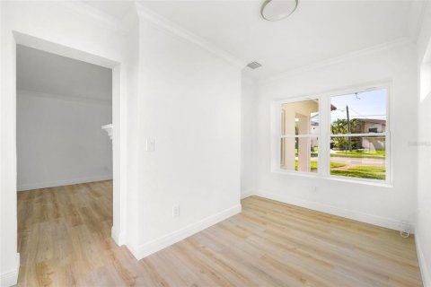 Casa en alquiler en Saint Petersburg, Florida, 3 dormitorios, 183.39 m2 № 1870715 - foto 11