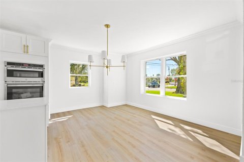 Casa en alquiler en Saint Petersburg, Florida, 3 dormitorios, 183.39 m2 № 1870715 - foto 7