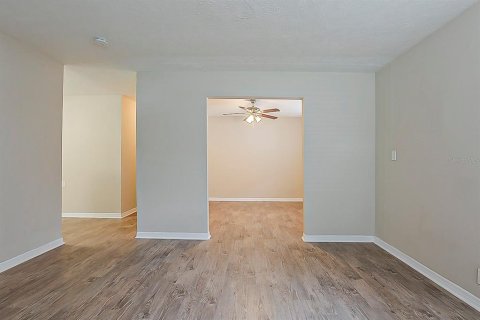 House in Tampa, Florida 3 bedrooms, 114.08 sq.m. № 1906020 - photo 5