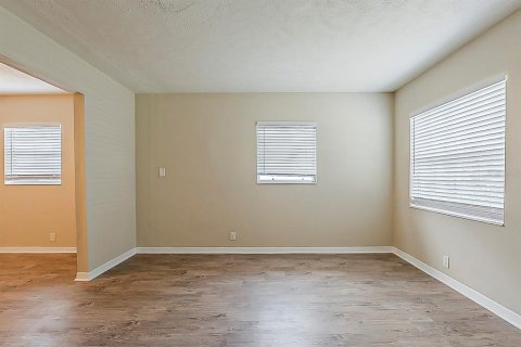 House in Tampa, Florida 3 bedrooms, 114.08 sq.m. № 1906020 - photo 6