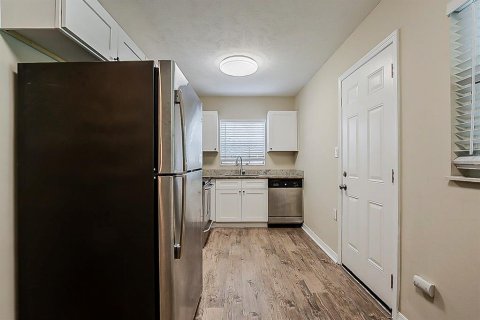 House in Tampa, Florida 3 bedrooms, 114.08 sq.m. № 1906020 - photo 3