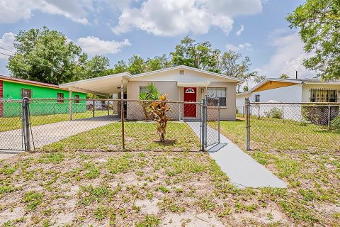 House in Tampa, Florida 3 bedrooms, 114.08 sq.m. № 1906020 - photo 1