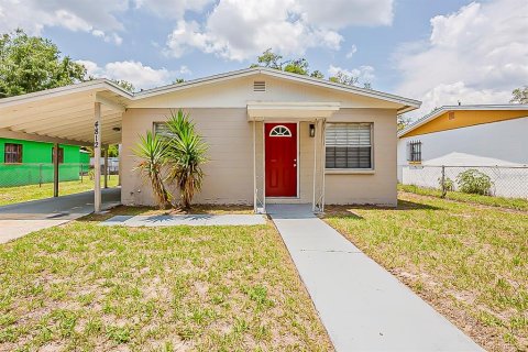 House in Tampa, Florida 3 bedrooms, 114.08 sq.m. № 1906020 - photo 2
